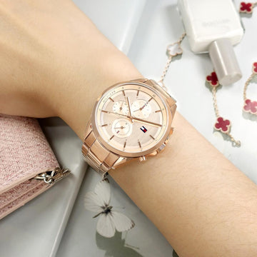 Γυναικείο ρολόι Tommy Hilfiger Stella 1782421 με ροζ χρυσό ατσάλινο μπρασελέ και ροζ χρυσό καντράν διαμέτρου 38mm.